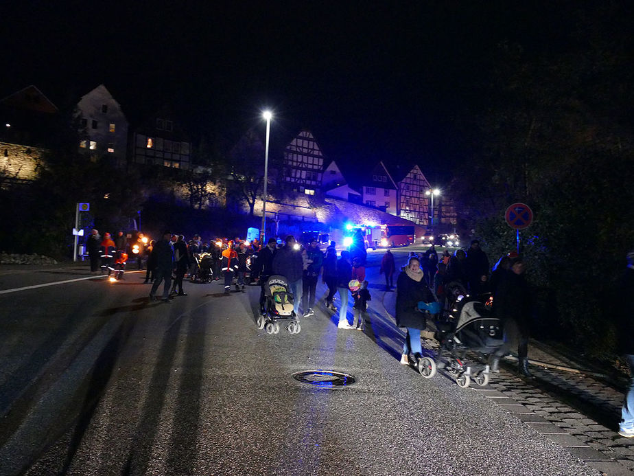 Sankt Martin Laternenumzug durch die Stadt (Foto: Karl-Franz Thiede)